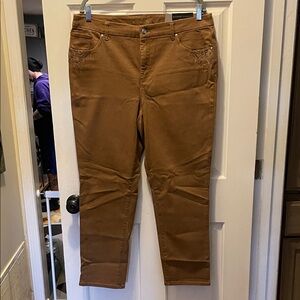 Chico’s SO Slimming Girlfriend Ankle Pants in Tan With Studded pockets size 2.5